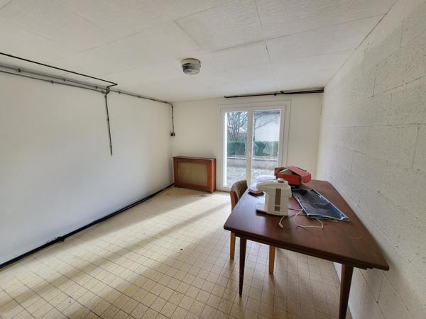 A 600 mètres du centre ville commerçant d' Arpajon. Maison familiale rénovée, 4 chambres dans quartier très recherché