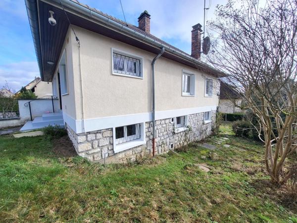 A 600 mètres du centre ville commerçant d' Arpajon. Maison familiale rénovée, 4 chambres dans quartier très recherché