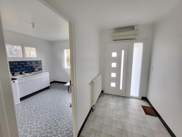 A 600 mètres du centre ville commerçant d' Arpajon. Maison familiale rénovée, 4 chambres dans quartier très recherché