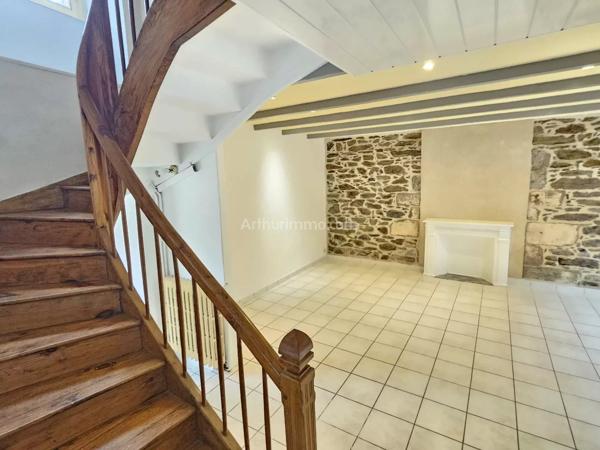 Location                                                      Maison
                        
                     6 pièces                      112 m2                     à Belle-Isle-en-Terre