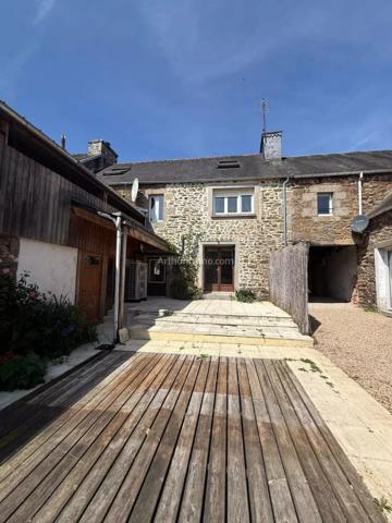 Location                                                      Maison
                        
                     6 pièces                      112 m2                     à Belle-Isle-en-Terre
