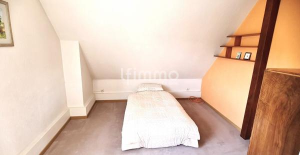 Maison jumelée 5 pièces de 120 m² sous-sol complet et jardin