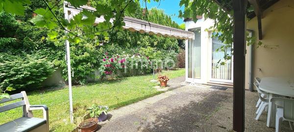 Maison jumelée 5 pièces de 120 m² sous-sol complet et jardin