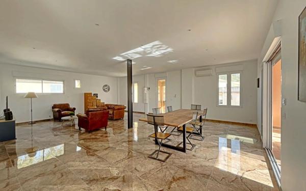 Appartement à vendre    5 pièces • 165 m2 Martigues