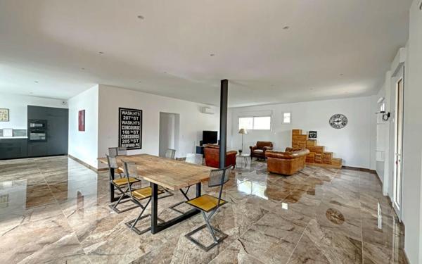 Appartement à vendre    5 pièces • 165 m2 Martigues