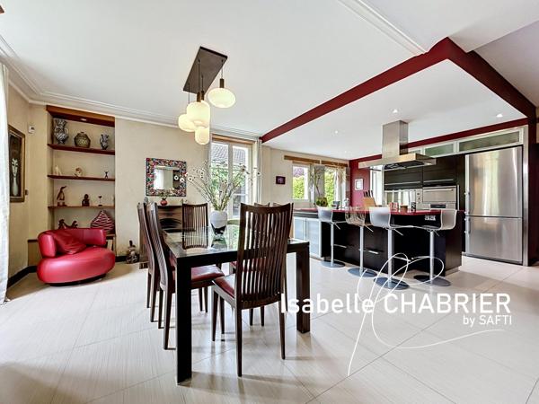 LA FLECHE, MAISON FAMILIALE AVEC PISCINE