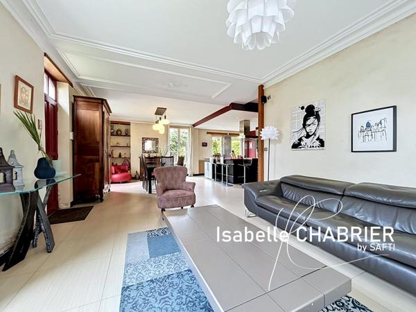 LA FLECHE, MAISON FAMILIALE AVEC PISCINE