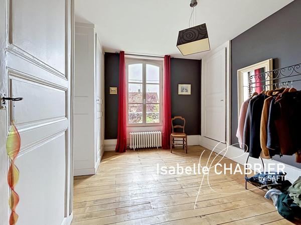 LA FLECHE, MAISON FAMILIALE AVEC PISCINE