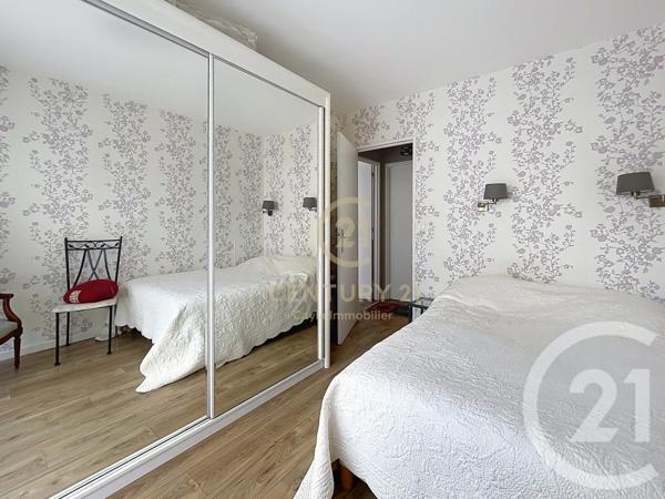 Appartement F2 à vendre  2 pièces - 43 m 2   PUTEAUX  - 92