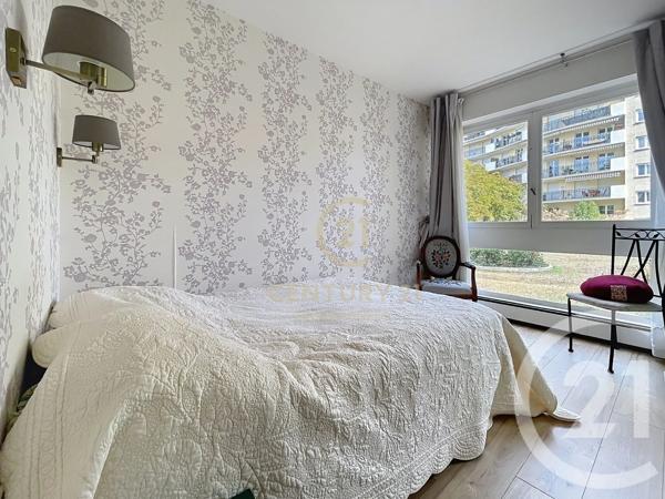 Appartement F2 à vendre  2 pièces - 43 m 2   PUTEAUX  - 92