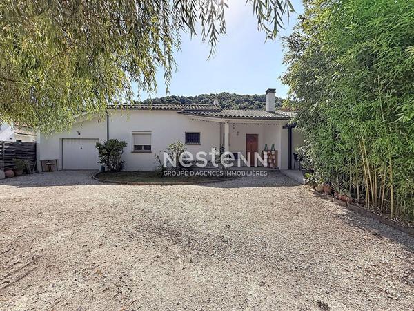 A VENDRE - ESTANTENS - Maison T4 de plain-pied avec jardin paysagé et terrain piscinable