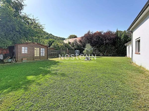 A VENDRE - ESTANTENS - Maison T4 de plain-pied avec jardin paysagé et terrain piscinable