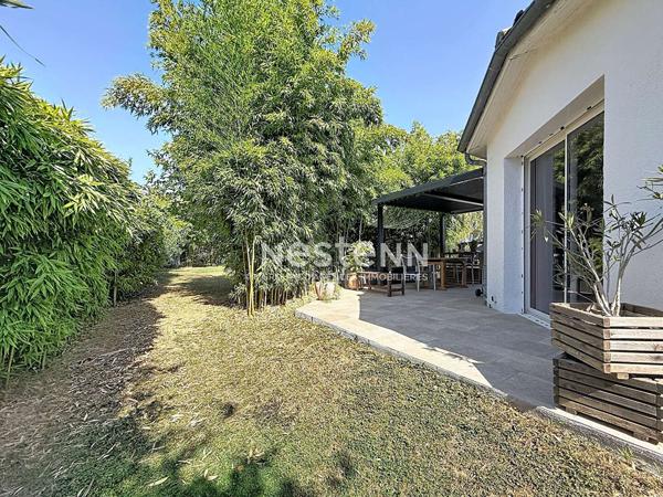 A VENDRE - ESTANTENS - Maison T4 de plain-pied avec jardin paysagé et terrain piscinable