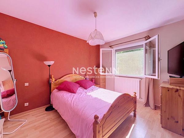 A VENDRE - ESTANTENS - Maison T4 de plain-pied avec jardin paysagé et terrain piscinable