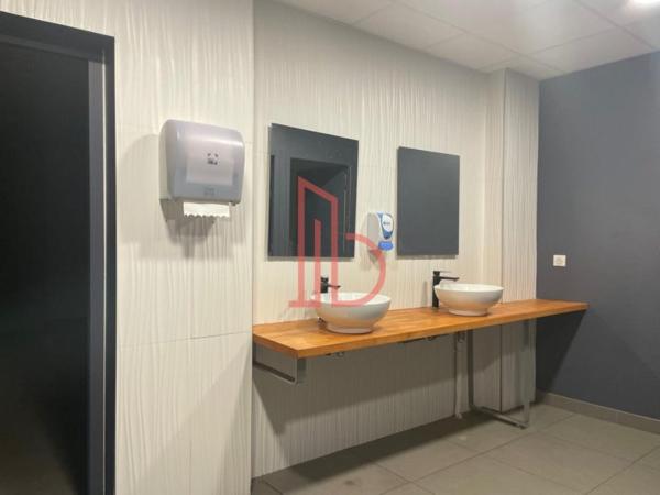 Local Commercial de 700 m² à louer à Bordeaux Ouest-Merignac
