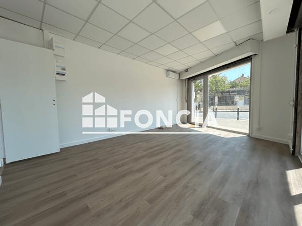 Location Local commercial 3 pièces 40.52 m² - 51 AVENUE DE LA LIBERATION Berre L'etang 13130