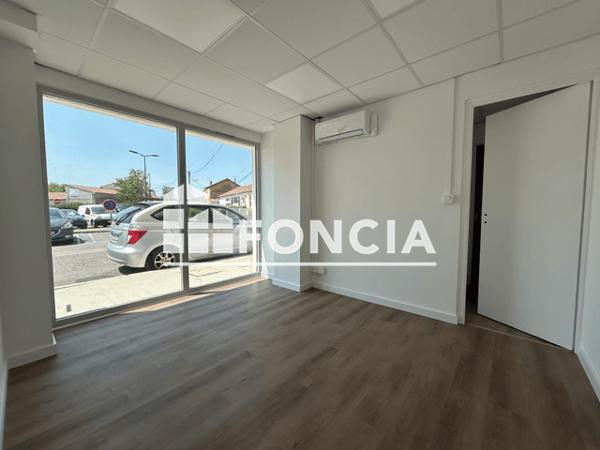 Location Local commercial 3 pièces 40.52 m² - 51 AVENUE DE LA LIBERATION Berre L'etang 13130