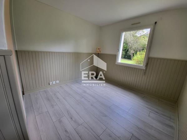 GRANDE MAISON ATYPIQUE - SECTEUR CALME ET VERDOYANT