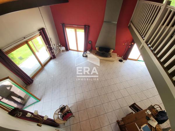 GRANDE MAISON ATYPIQUE - SECTEUR CALME ET VERDOYANT