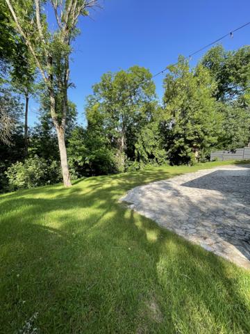 FRANCHEVILLE – CALME, VOLUMES ET VUE SUR LA FORÊT
