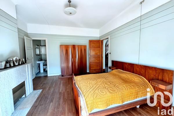 Maison 9 pièces de 270 m² à Fougax-et-Barrineuf (09300)