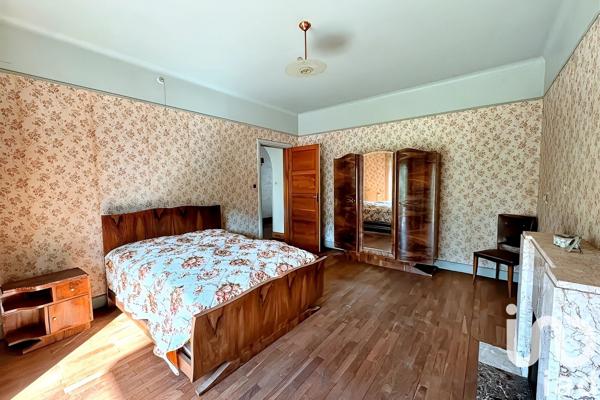 Maison 9 pièces de 270 m² à Fougax-et-Barrineuf (09300)