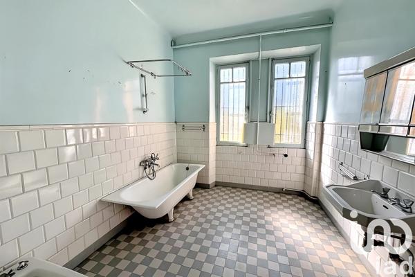 Maison 9 pièces de 270 m² à Fougax-et-Barrineuf (09300)