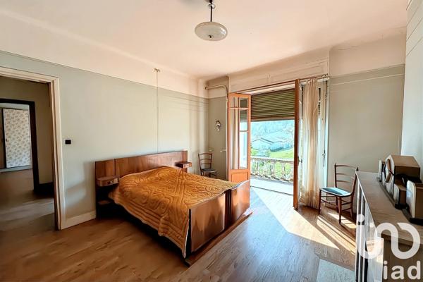 Maison 9 pièces de 270 m² à Fougax-et-Barrineuf (09300)