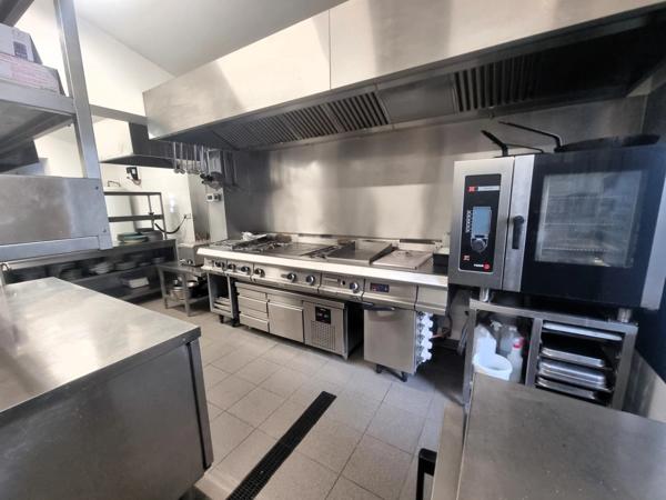 ILE D'OLERON (17) A Vendre Murs & Fonds commerce restaurant emplacement n°1 Port de LA COTINIERE