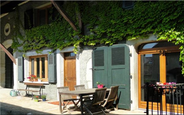 Maison à vendre 6 pièces THOIRY (01) Maison de village de charme - 240 m² habitables - Jardin - Grange