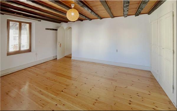 Maison à vendre 6 pièces THOIRY (01) Maison de village de charme - 240 m² habitables - Jardin - Grange