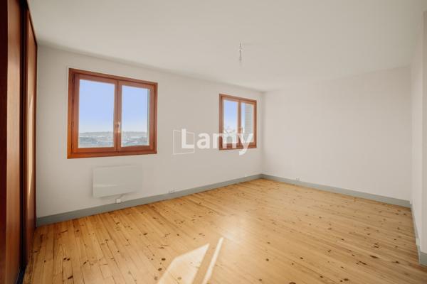 Appartement traversant+cave