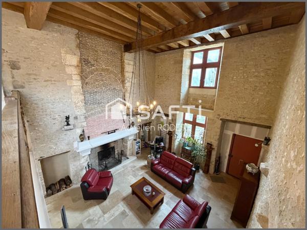 Ancien Hospice entièrement rénové en 2023.