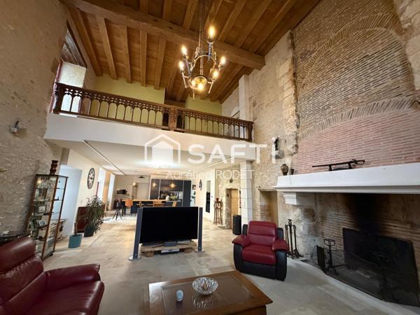 Ancien Hospice entièrement rénové en 2023.