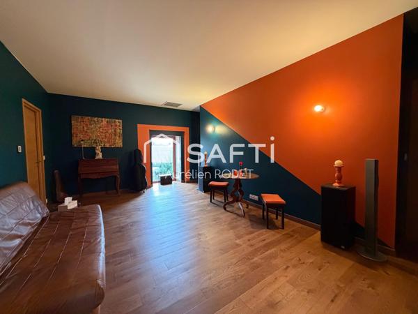 Ancien Hospice entièrement rénové en 2023.