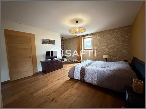 Ancien Hospice entièrement rénové en 2023.