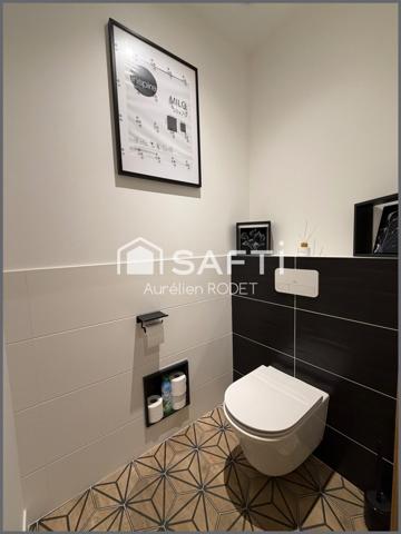 Ancien Hospice entièrement rénové en 2023.