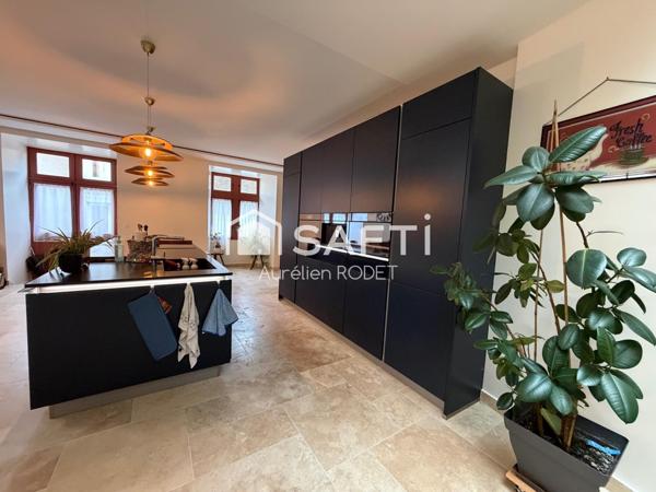 Ancien Hospice entièrement rénové en 2023.