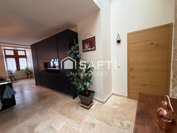 Ancien Hospice entièrement rénové en 2023.