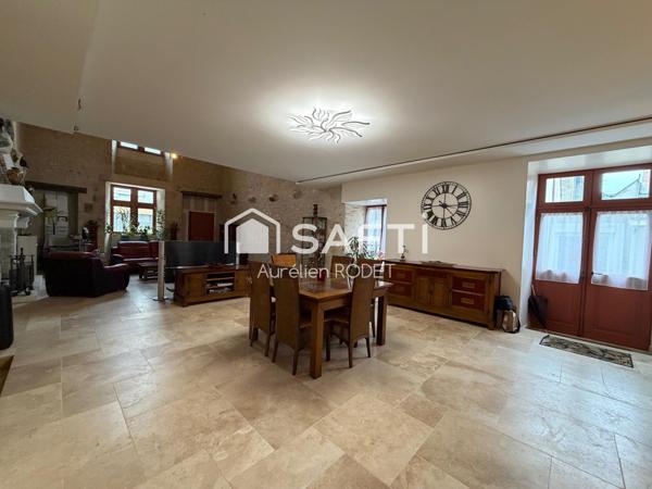 Ancien Hospice entièrement rénové en 2023.