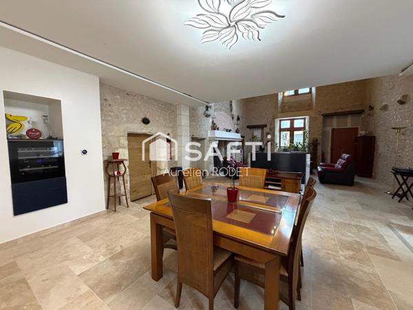 Ancien Hospice entièrement rénové en 2023.