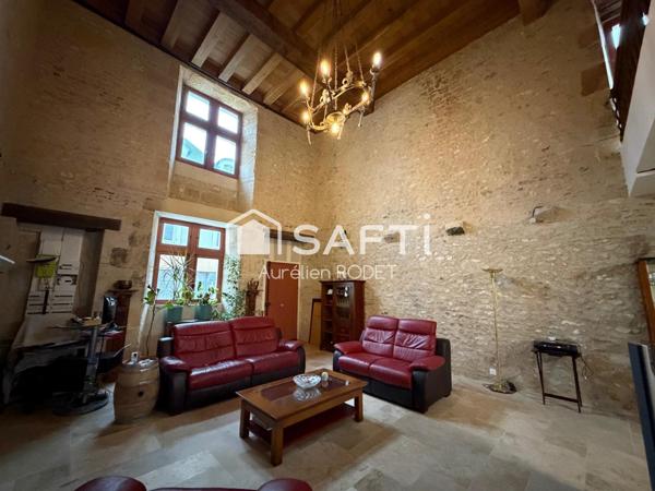 Ancien Hospice entièrement rénové en 2023.