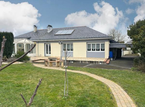 Maison plain-pied avec jardin