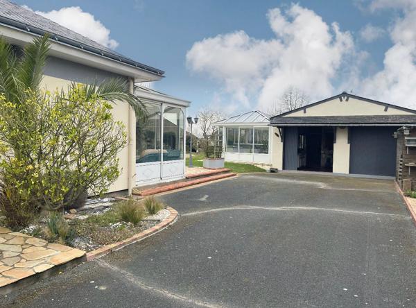 Maison plain-pied avec jardin