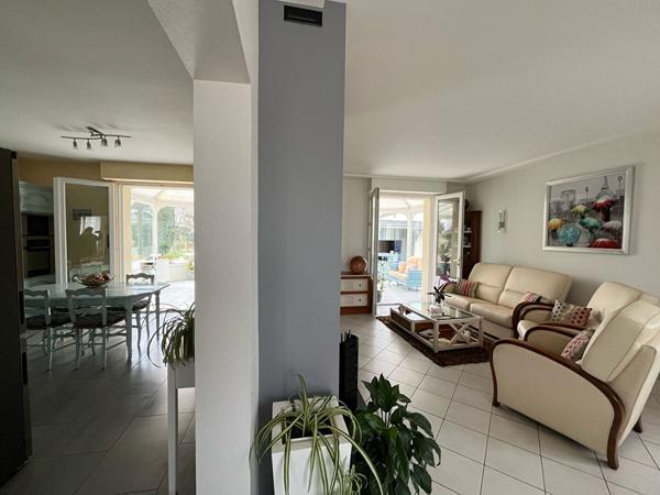 Maison plain-pied avec jardin