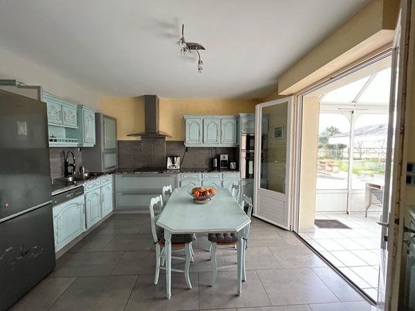 Maison plain-pied avec jardin