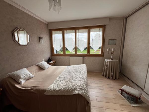 Maison plain-pied avec jardin