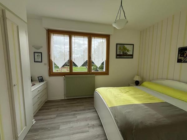 Maison plain-pied avec jardin