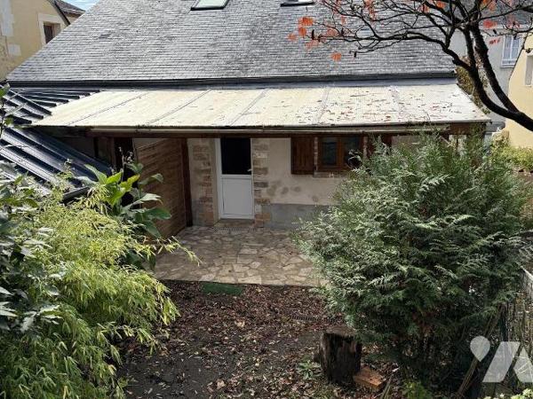MALICORNE SUR SARTHE : MAISON DE BOURG avec jardin