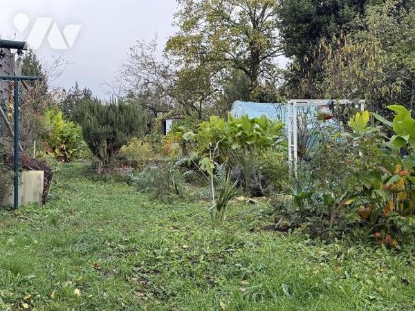 MALICORNE SUR SARTHE : MAISON DE BOURG avec jardin